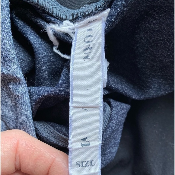 Lorna Jane Gray Seamless Capri Leggings Size Medium - Picture 3 of 12